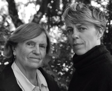 Foto von Choreografin Eszter Salamon und ihrer Mutter