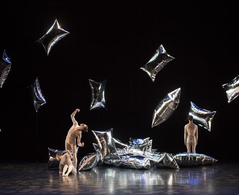 Produktionsfoto aus der neuen Interpretation von Merce Cunninghams "RainForest" durch das Ballet de Lorraine
