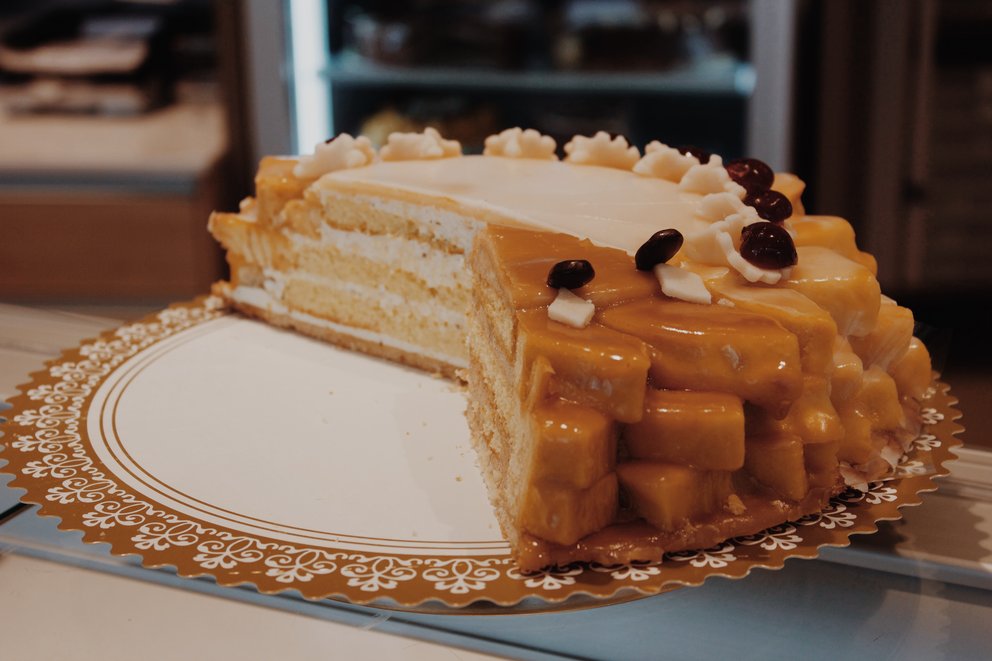 Ein Foto der Schweden-Charlotte Torte in der Konditorei Rabien