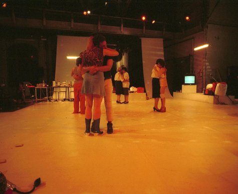 Constanza Macras: Mir #3 Durchhalten, Tanz im August 2002, Sophiensæle