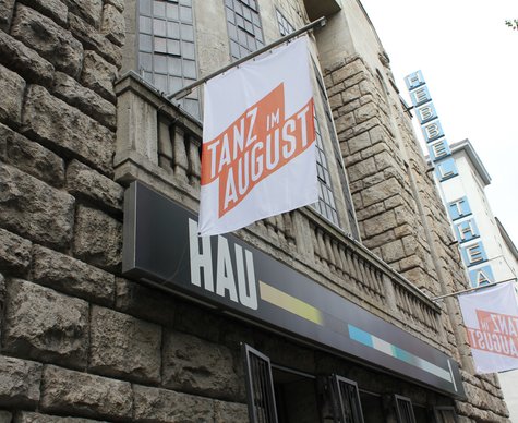Außenfassade des HAU1.
