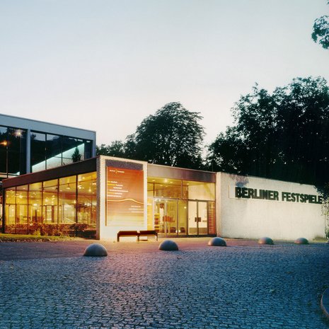 Frontansicht des Hauses der Berliner Festspiele.