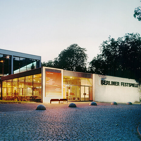Frontansicht des Hauses der Berliner Festspiele.