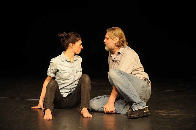 Maria Hassabi & Robert Steijn: Robert and Maria, Tanz im August 2011, HAU3